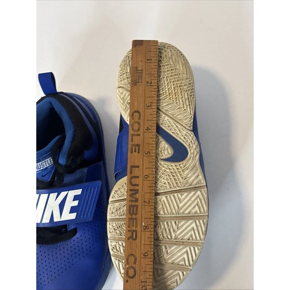 Nike Team Hustle D8 Big Boy's Blue Basketball Athletic Shoes Size 10.5